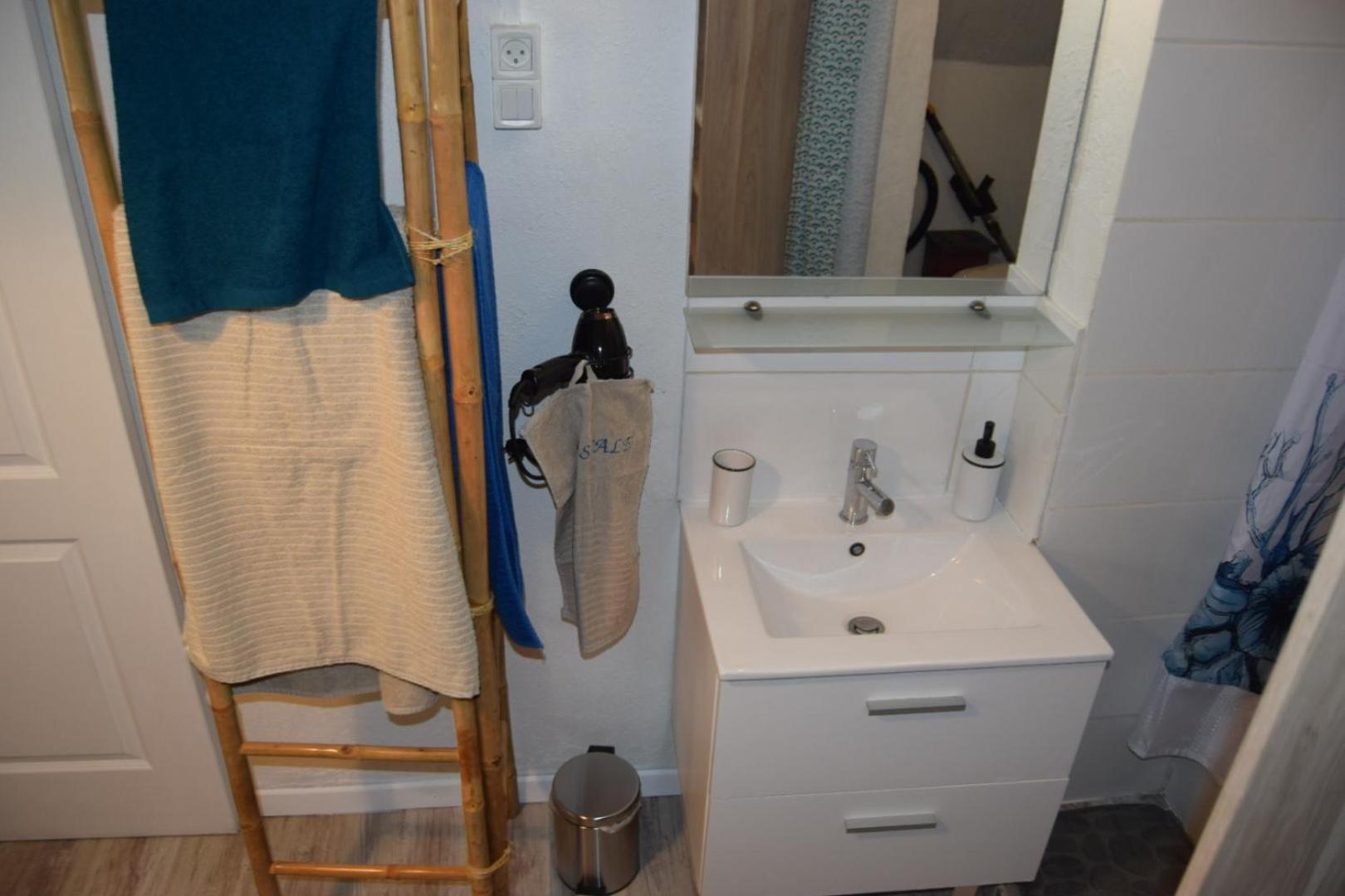 L' Escale 50m ,clim, Wifi, Box Tv *